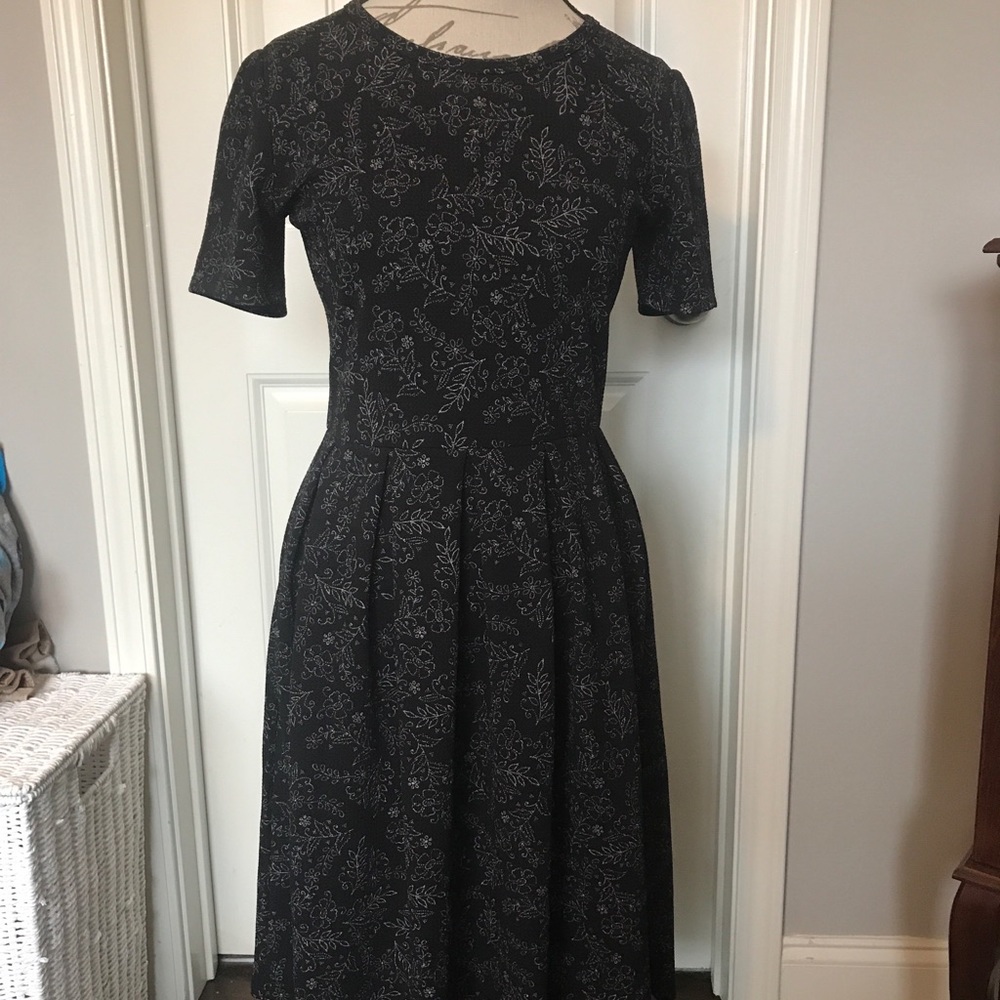 Medium black and white Amelia LulaRoe